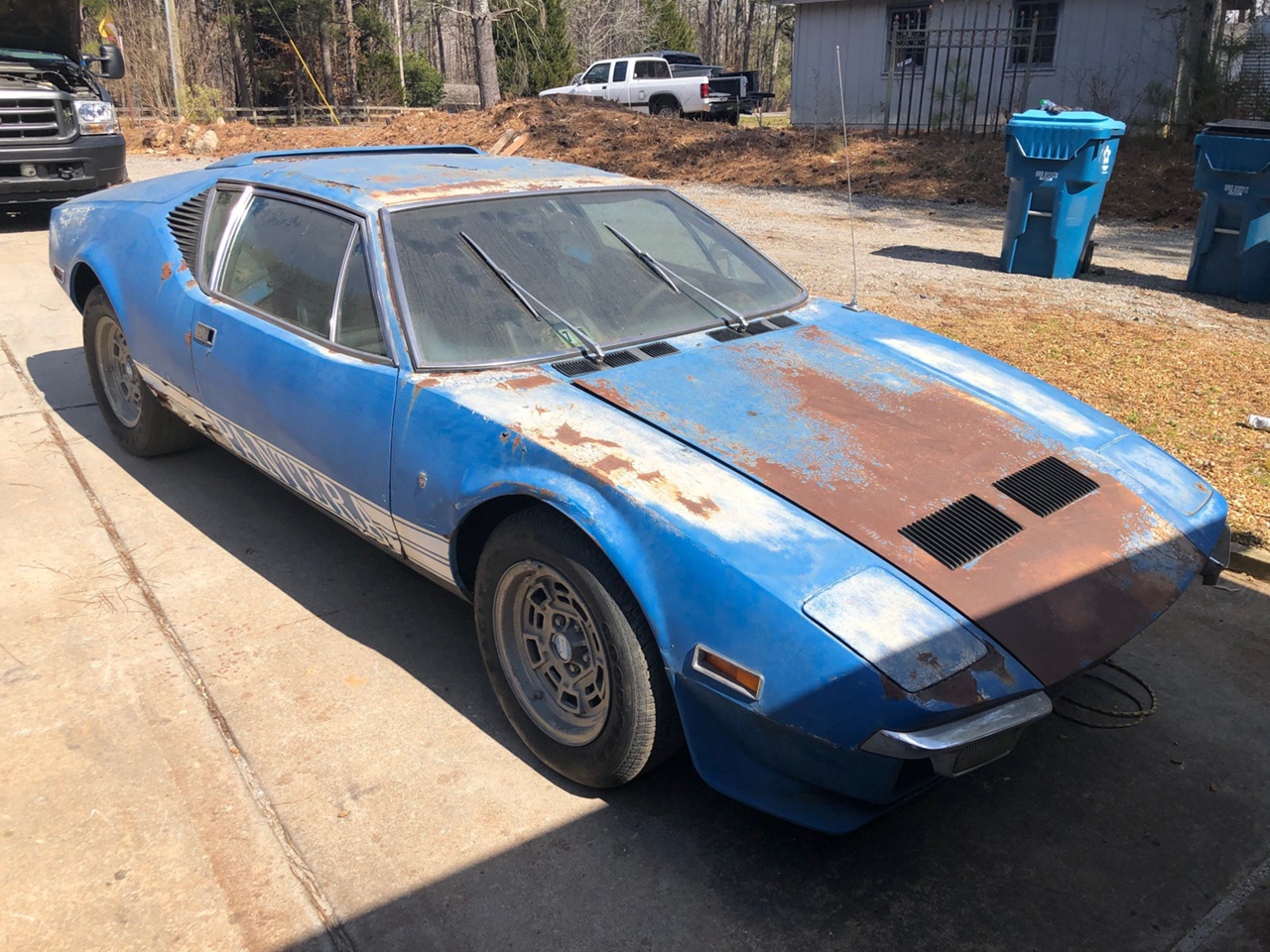 Римейк а 102 de Tomaso Pantera