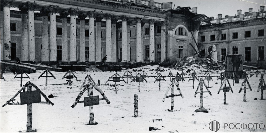 Оккупация блокада. Александровский дворец 1944. Александровский дворец в Царском селе после войны. Александровский дворец 1941. Александровский дворец во время войны.