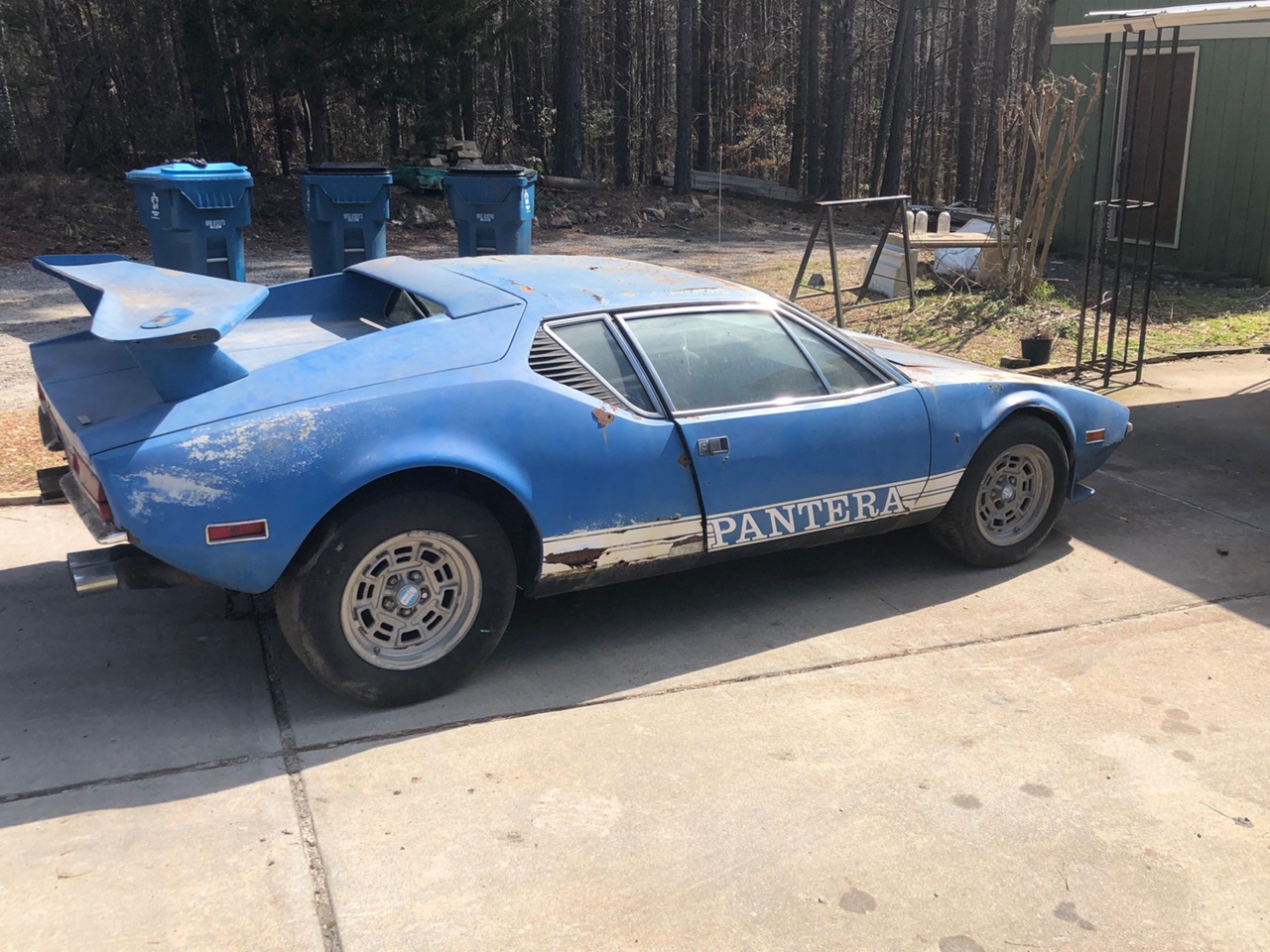 Римейк а 102 de Tomaso Pantera