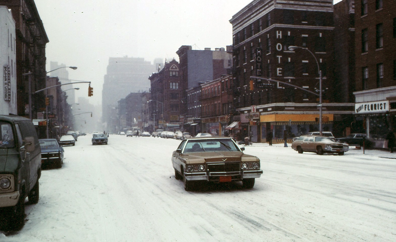 Америка в 1990. Нью Йорк 70е. Нью Йорк 70е зима. Нью Йорк 70е года США. Нью-Йорк в 90-е.